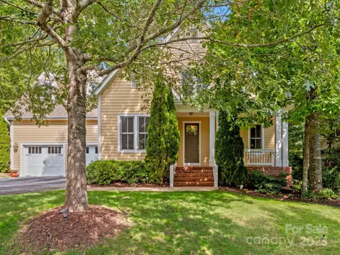 25 E Owl Creek Ln, Fairview, NC 28730