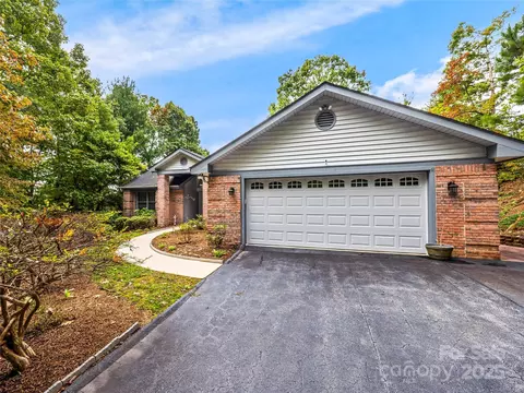 811 Sunlight Rdg, Hendersonville, NC 28792