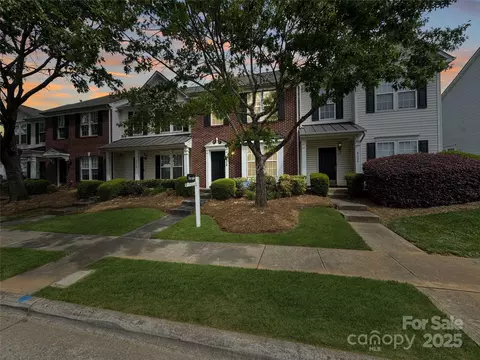 8326 Shinkansen Dr, Charlotte, NC 28213