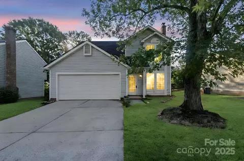 9428 White Cedar Ct, Charlotte, NC 28213