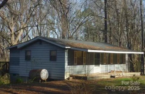 215 N Pinchback Ave, Bessemer City, NC 28016