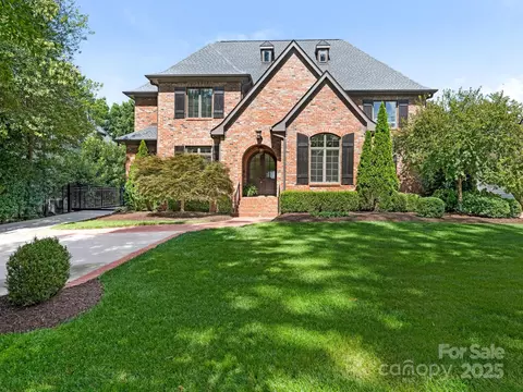 2101 Radcliffe Ave, Charlotte, NC 28207