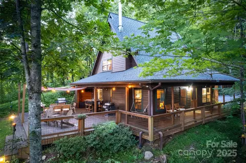 522 Sawmill Hollow Rd, Sylva, NC 28779