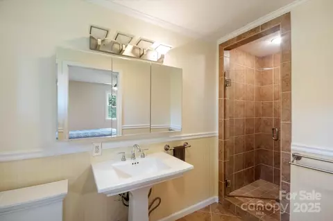 Bath - 196 Broadview Cir, Brevard, NC 28712 photo 3 of 3