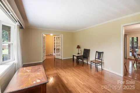 Living - 196 Broadview Cir, Brevard, NC 28712 photo 2 of 4