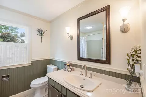 Bath - 196 Broadview Cir, Brevard, NC 28712 photo 1 of 3