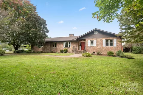 196 Broadview Cir, Brevard, NC 28712