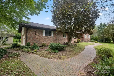 Exterior - 196 Broadview Cir, Brevard, NC 28712 photo 2 of 8