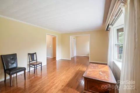 Living - 196 Broadview Cir, Brevard, NC 28712 photo 3 of 4