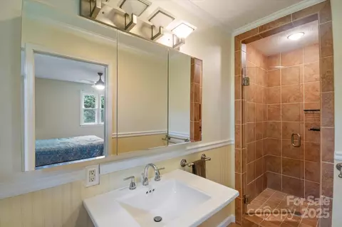 Bath - 196 Broadview Cir, Brevard, NC 28712 photo 2 of 3