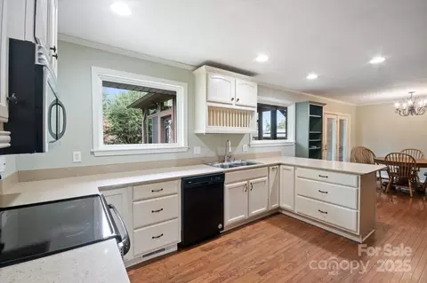 Kitchen - 196 Broadview Cir, Brevard, NC 28712 photo 2 of 3