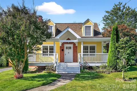 109 N Dougherty St, Black Mountain, NC 28711