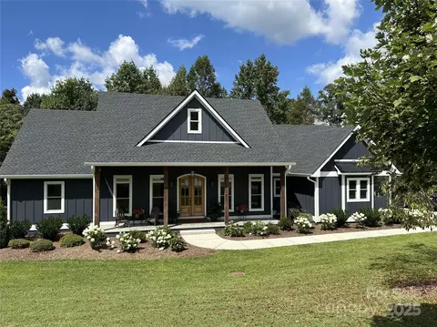 404 Summer Orchard Dr, Hendersonville, NC 28792