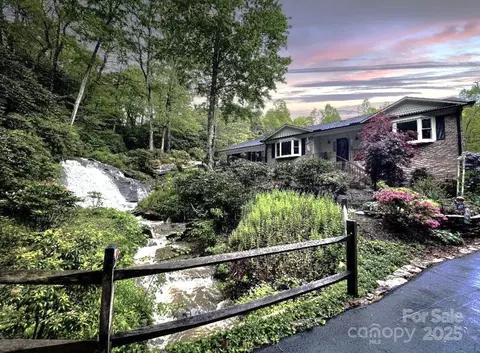 439 Deerhaven Ln, Hendersonville, NC 28791