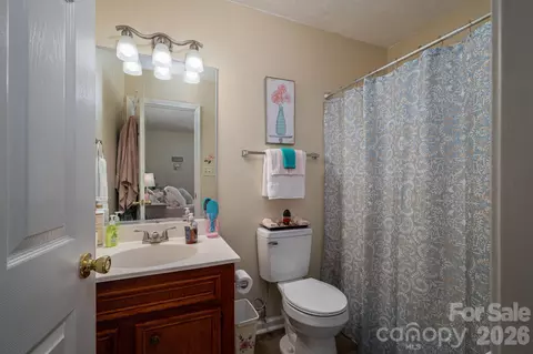 Bath - 1371 Millrace Dr, Conover, NC 28613 photo 1 of 2
