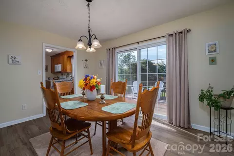 Dining - 1371 Millrace Dr, Conover, NC 28613 photo 2 of 3