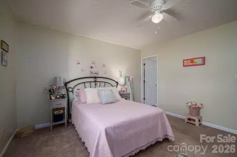 Bedroom - 1371 Millrace Dr, Conover, NC 28613 photo 3 of 7