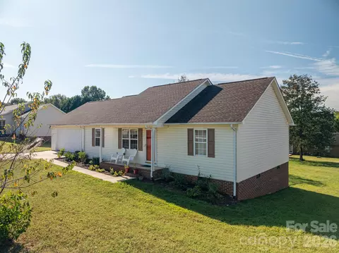 Exterior - 1371 Millrace Dr, Conover, NC 28613 photo 5 of 6