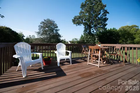 Exterior - 1371 Millrace Dr, Conover, NC 28613 photo 2 of 6