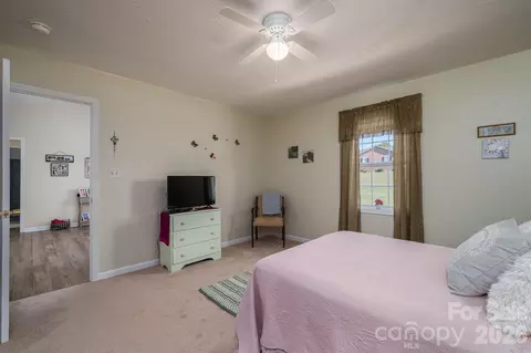 Bedroom - 1371 Millrace Dr, Conover, NC 28613 photo 2 of 7
