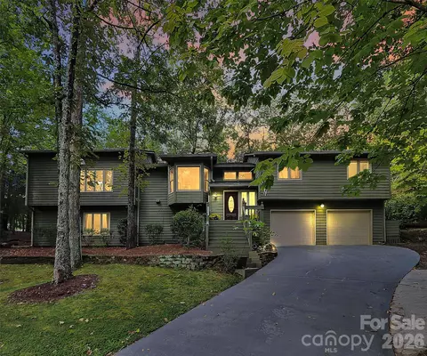 16 Woodvine Ln, Clover, SC 29710