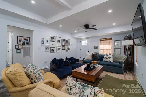 913 Stowe Dr, Lowell, NC 28098