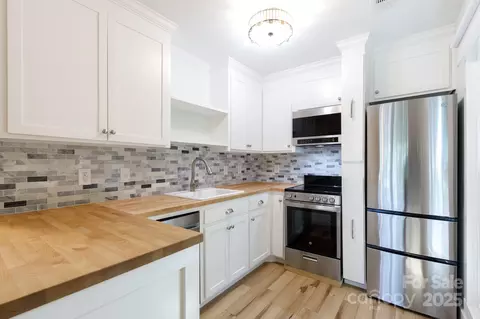 Kitchen - 24014 Tidal Way, Tega Cay, SC 29708 photo 2 of 3