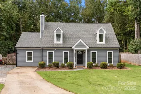 11601 Calgary Dr, Charlotte, NC 28215