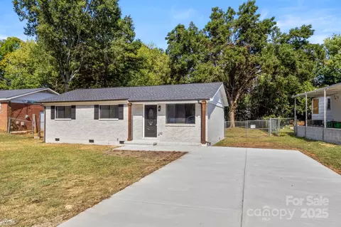 9235 Edgevale Dr, Charlotte, NC 28216