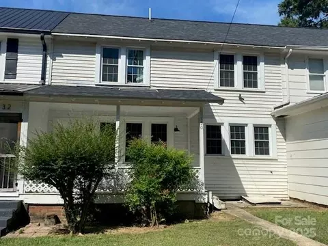 130 Maple St, Badin, NC 28009