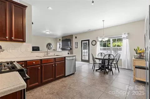 Kitchen - 5001 Brook Valley Run, Monroe, NC 28110 photo 4 of 5