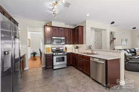 Kitchen - 5001 Brook Valley Run, Monroe, NC 28110 photo 2 of 5