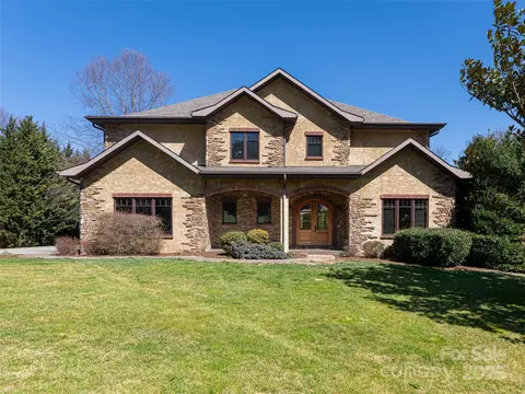 3 Willowside Ct, Fairview, NC 28730