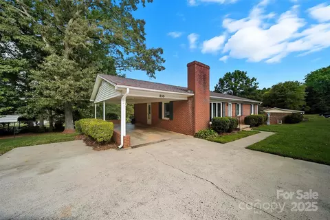 Exterior - 210 7th Avenue Sw Pl SW, Conover, NC 28613 photo 2 of 6