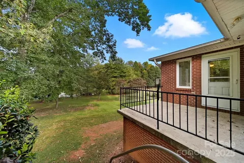 Exterior - 210 7th Avenue Sw Pl SW, Conover, NC 28613 photo 4 of 6