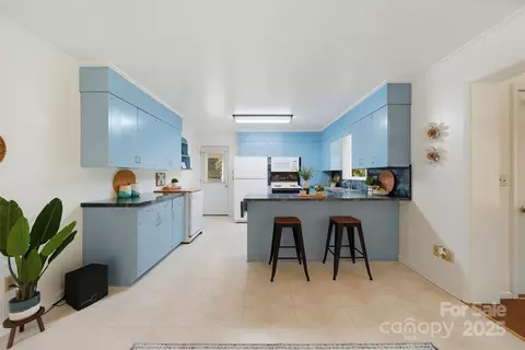 Kitchen - 210 7th Avenue Sw Pl SW, Conover, NC 28613 photo 1 of 6