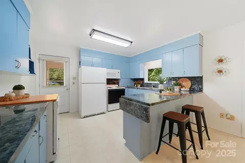 Kitchen - 210 7th Avenue Sw Pl SW, Conover, NC 28613 photo 2 of 6