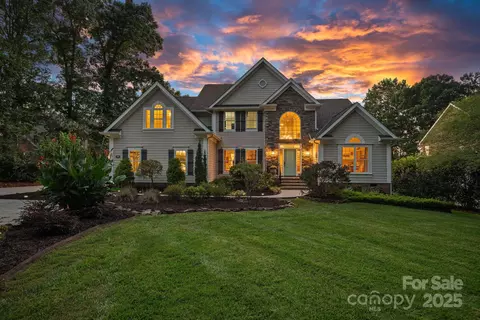 126 Silver Eagle Ln, Mooresville, NC 28117