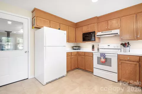 Kitchen - 8293 Luckey Point Rd, Denver, NC 28037 photo 3 of 3