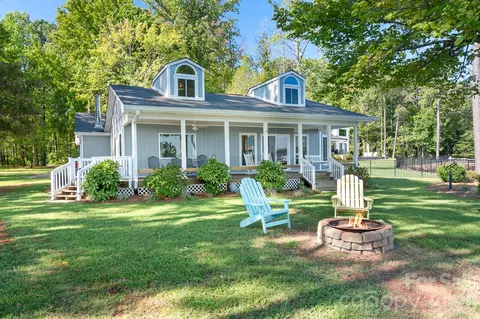 Exterior - 8293 Luckey Point Rd, Denver, NC 28037 photo 3 of 7