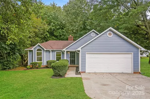 5710 Lambrook Ct, Charlotte, NC 28269