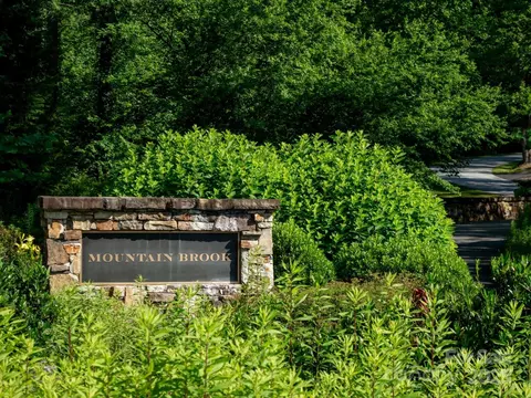 41 Mountain Brook Trl, Brevard, NC 28712