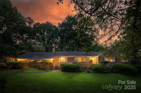 327 Livingston Dr, Charlotte, NC 28211