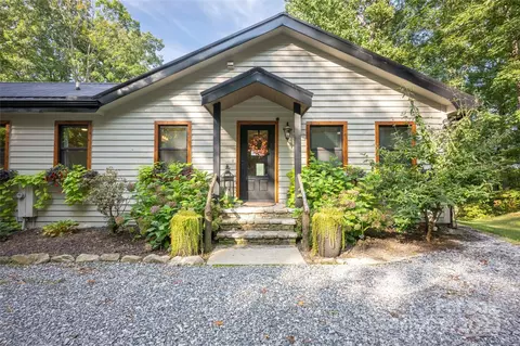 656 Far Away Hl, Lake Toxaway, NC 28747