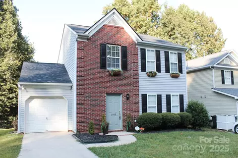 3813 Brookchase Ln, Charlotte, NC 28205