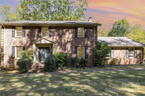 4529 Creemore Dr, Charlotte, NC 28213