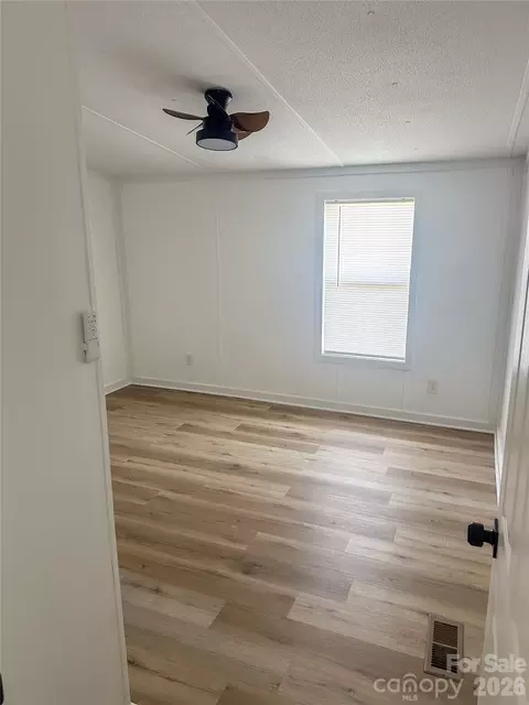 Bedroom - 2976 Stephens Rd, Bethune, SC 29009 photo 2 of 2
