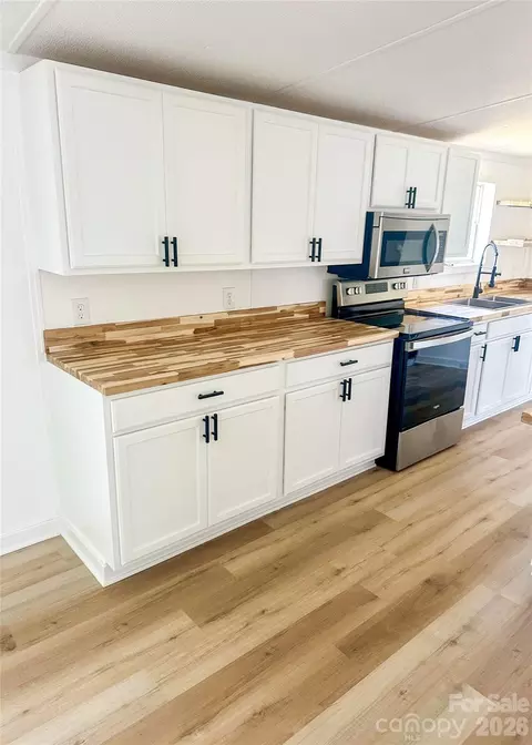 Kitchen - 2976 Stephens Rd, Bethune, SC 29009 photo 1 of 3