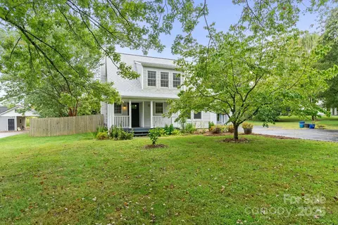 28 Beech Glen Dr, Black Mountain, NC 28711