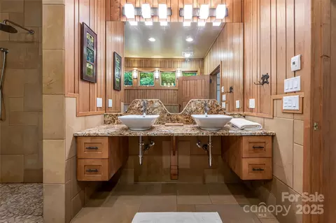 Bath - 147 Dye Leaf Rd, Fairview, NC 28730 photo 4 of 5